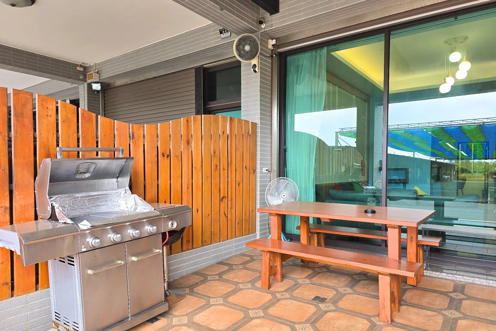 前庭烤肉爐與戶外用餐桌椅