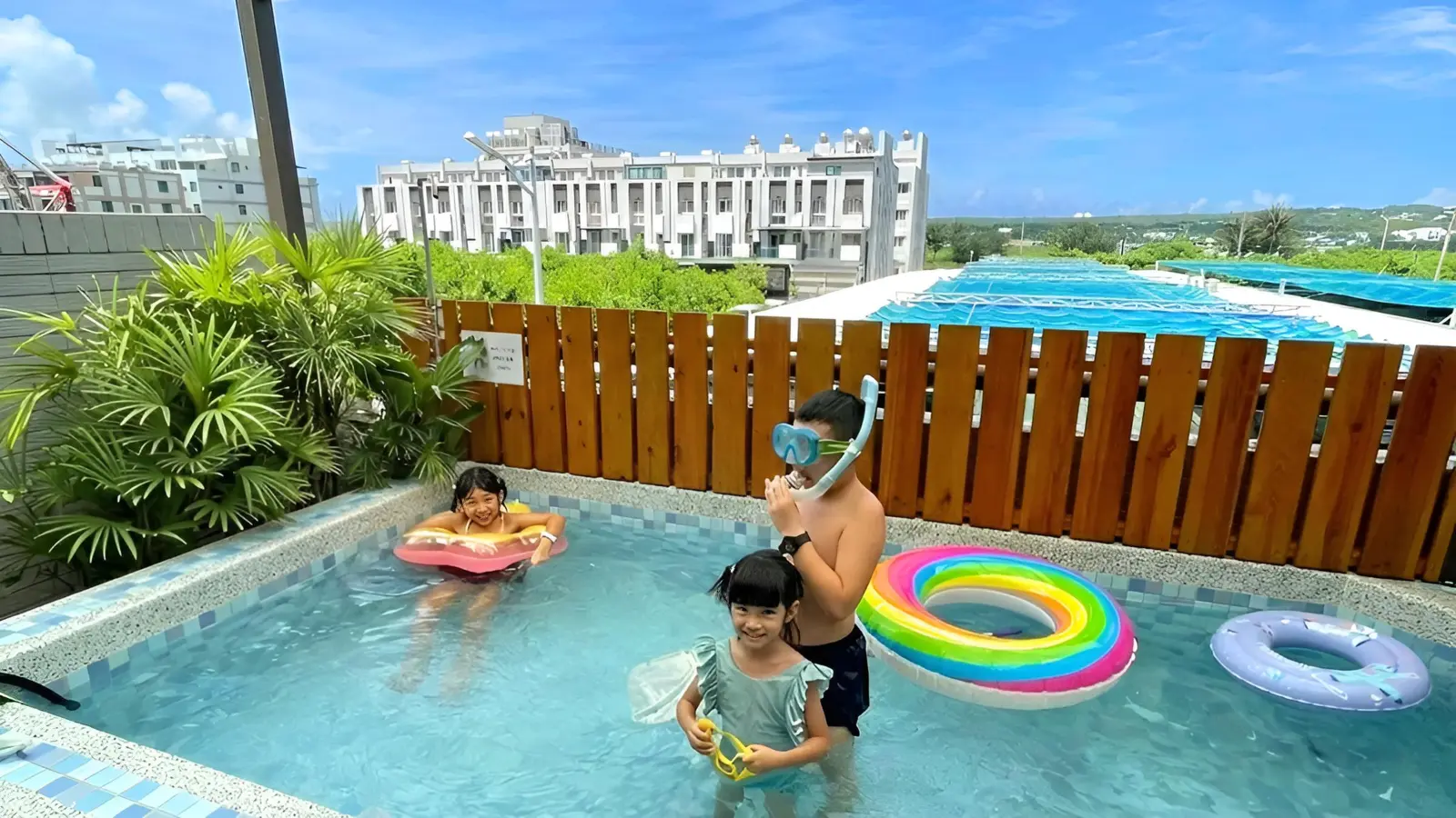 二樓陽台乾淨專屬戲水池