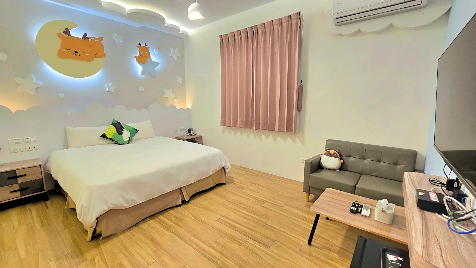 202小鹿睡睡　雙人房，溫馨的環境與連網電視
