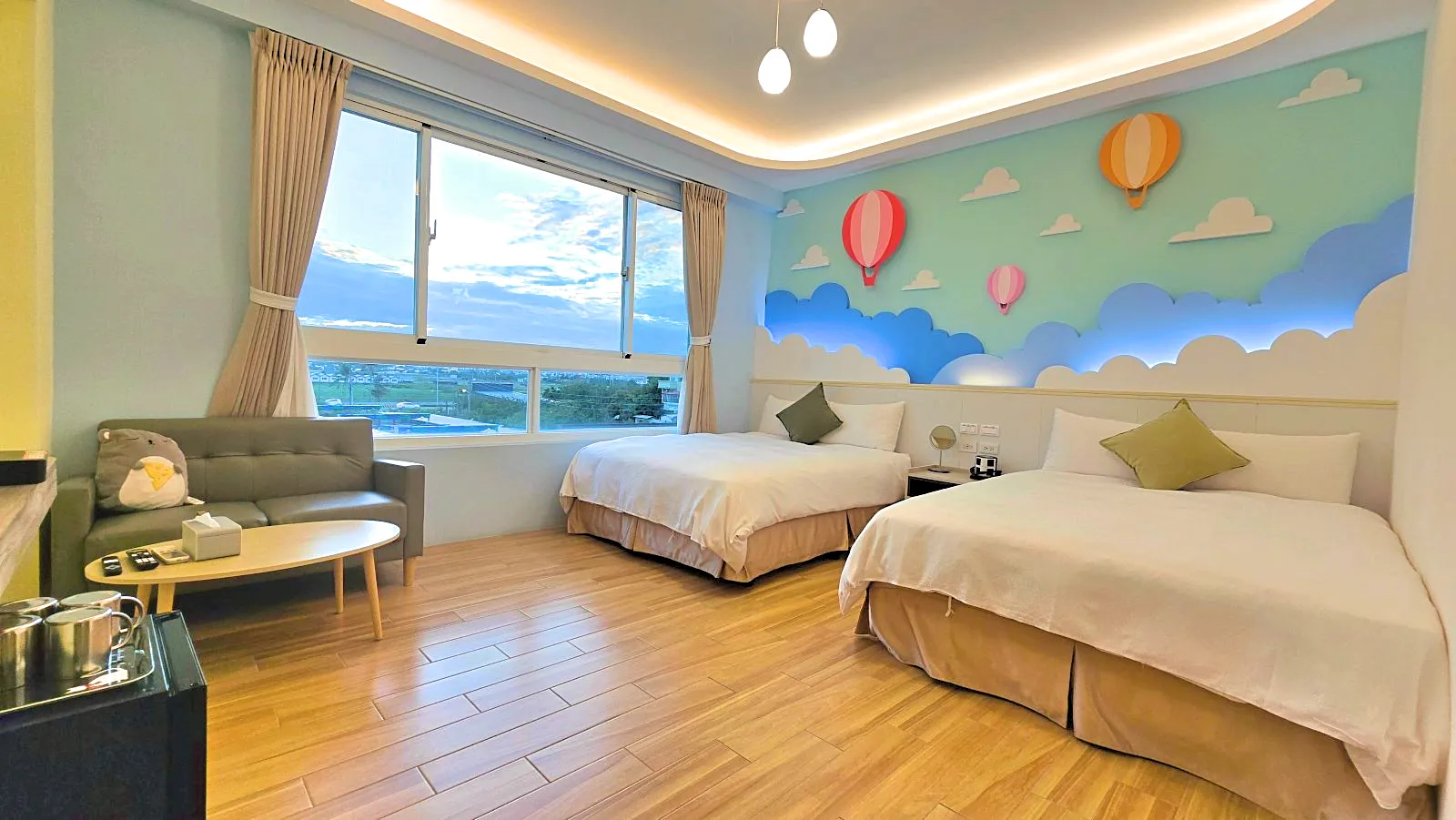 301熱氣球　四人房，大窗戶風景佳