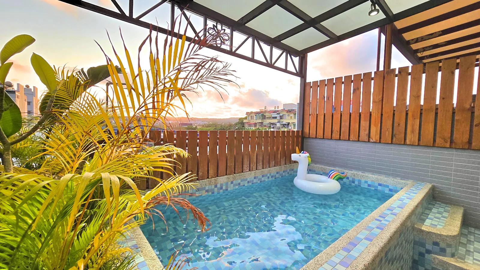 201動物森林四人房，陽台戲水池與戶外視野