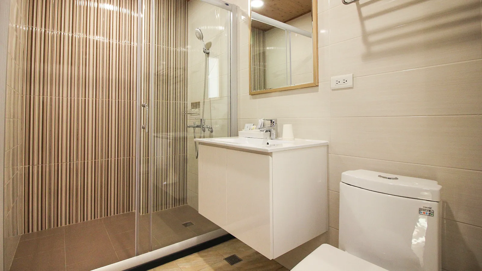 301熱氣球四人房，乾濕分離衛浴