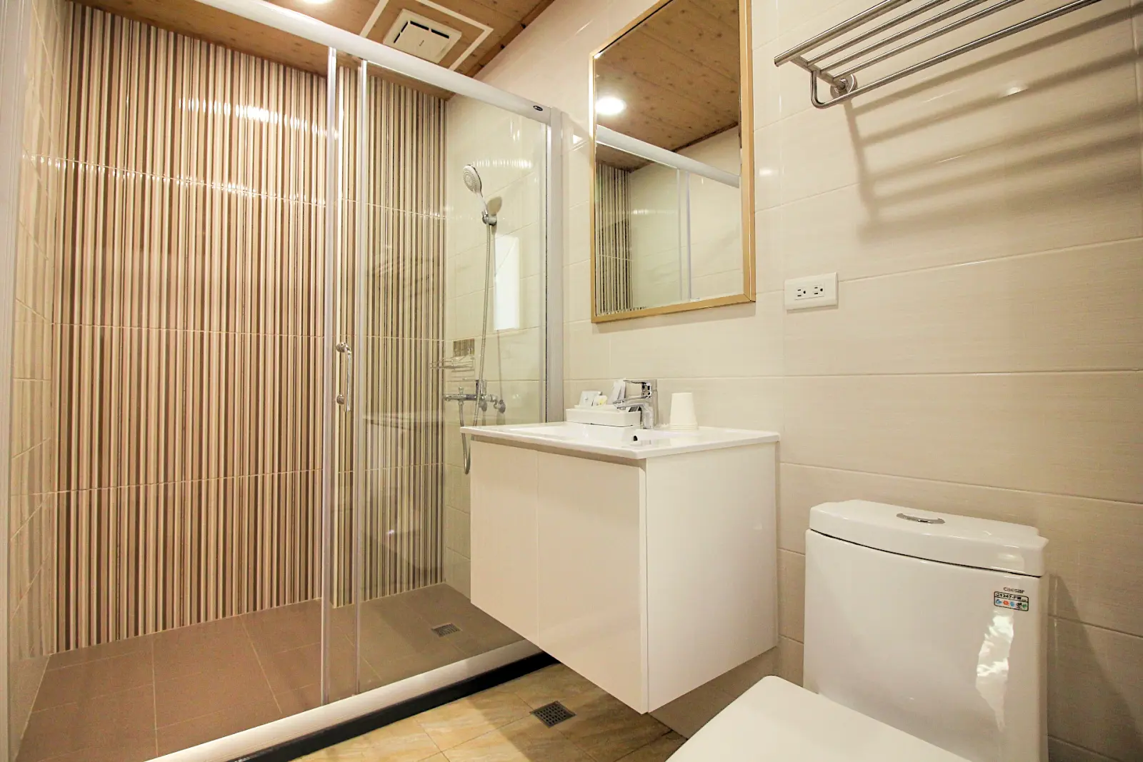 301熱氣球四人房，乾濕分離衛浴